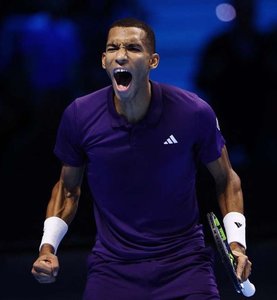 Canadianul Felix Auger-Aliassime s-a calificat în semifinale la Turneul Campionilor