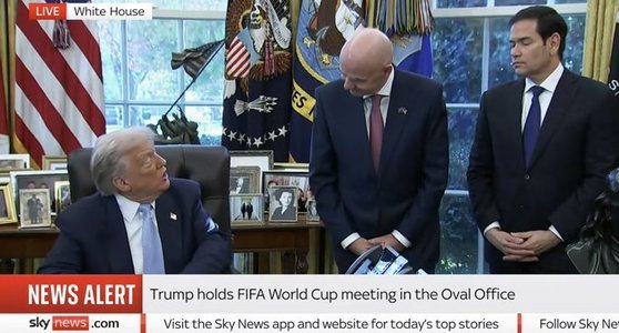 Cupa Mondială 2026: Donald Trump a prezentat „permisul FIFA”, care va permite suporterilor să accelereze procedura de obţinere a vizei