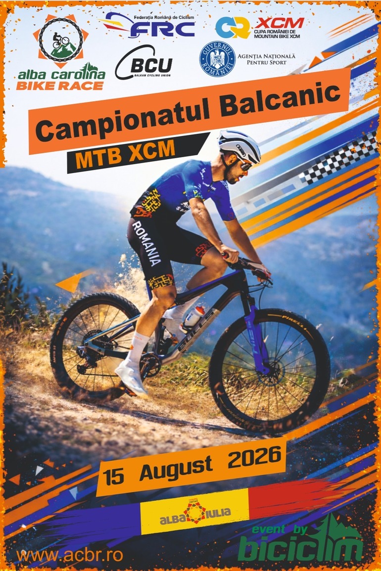 Cicliști concurând pe traseul montan din jurul cetății Alba Carolina în Campionatul Balcanic MTB XCM, Alba Carolina Bike Race, susținut de Federația Română de Ciclism. | sursa foto: News.ro