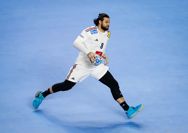 Jucători ai echipei României în acțiune la antrenament înaintea meciurilor din grupa B la campionatul european handbal masculin 2026 | sursa foto: News.ro