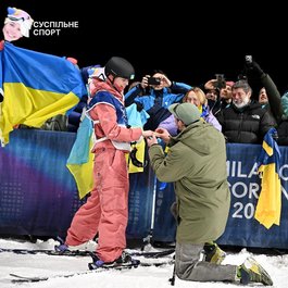 Dragostea pluteşte în zăpadă la JO: Sportiva ucraineană Katerina Kotsar, cerută în căsătorie la finalul unei probe de schi acrobatic - VIDEO