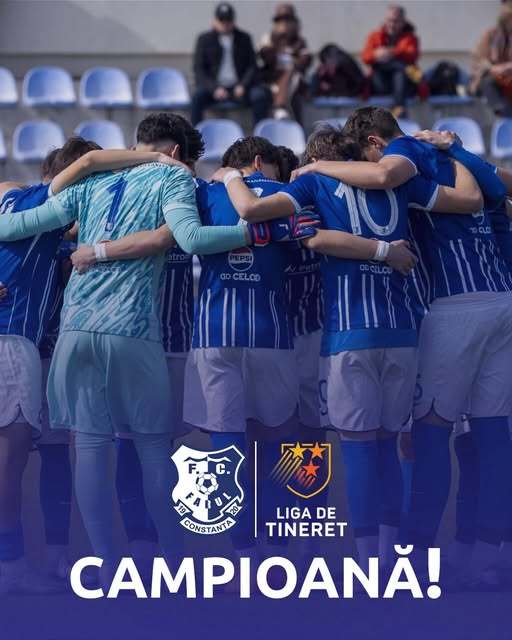 Jucători Farul Constanța sărbătorind pe teren victoria cu 3-0 în Liga de Tineret, campioană și calificată în UEFA Youth League. | sursa foto: News.ro