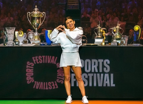 S-a încheiat oficial o eră în tenis: Simona Halep s-a retras şi a devenit legendă sub privirile legendarilor Nadia, Hagi şi Năstase / “Sunt un om împlinit” / Starurile Svitolina, Monfils şi Cahill, la evenimentul de la Cluj / Show Loredana – VIDEO