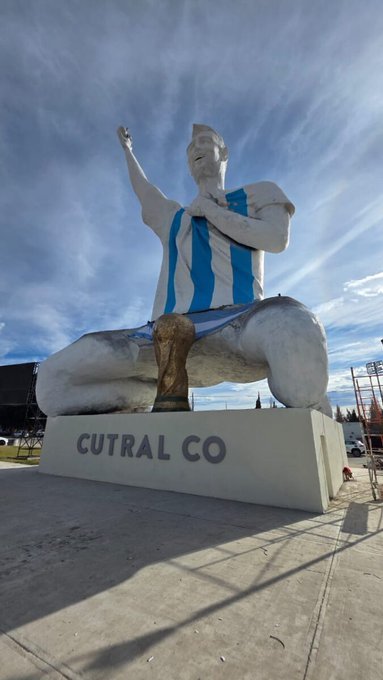 Lionel Messi are cea mai înaltă statuie din lume. Opera de artă, ţinta criticilor - VIDEO
