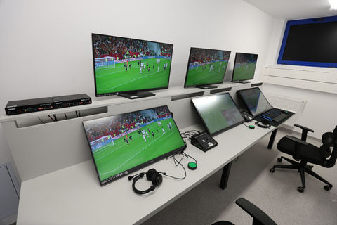 Federaţia Română de Fotbal, EAD şi Sportec Solutions AG au semnat un parteneriat VAR până în 2033 / Tehnologie de ultimă generaţie la competiţiile din România - VIDEO