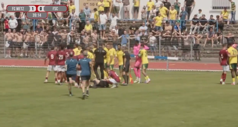 Incident la meciul amical Metz - Fortuna Sittard. O femeie-arbitru a fost accidentată după ce a încercat să despartă jucătorii - VIDEO