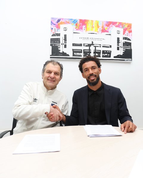 Vozinha, portarul naţionalei din Capul Verde, devenit vedetă la Cupa Mondială, a semnat cu echipa Colo-Colo din Chile