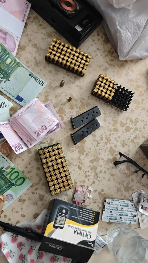 Turcia: Poliţia a confiscat aproape un milion de euro de la liderul galeriei clubului Galatasaray, după o descindere în urma criticilor sale la adresa unui ministru pro-Fenerbahçe