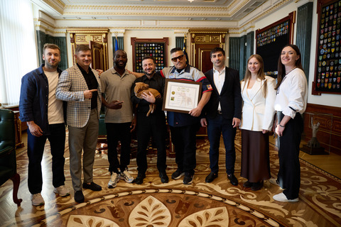 "Un cadou călduros şi special": Volodimir Zelenski a primit un căţel din partea fostului campion american de box Terence Crawford - VIDEO