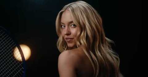 „O jignire pentru toate femeile”: actriţa Sydney Sweeney se află în centrul unei polemici pentru că a sexualizat sportul într-o reclamă foarte îndrăzneaţă - VIDEO