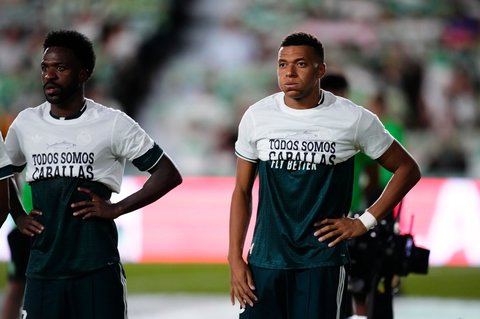 Kylian Mbappé, Vinicius şi Ibrahima Konaté au ascuns mesajul de susţinere pentru locuitorii din Ceuta de pe tricourile lor, la meciul cu Elche - VIDEO