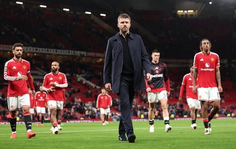 În ciuda unui avantaj de două goluri, Manchester United a cedat în faţa echipei Brighton şi a fost eliminată din Cupa Ligii Angliei încă din turul al treilea