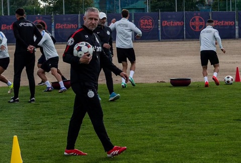 Reghecampf: Vrem să jucăm din nou în grupele Ligii Campionilor / Ambiţiile sunt aceleaşi faţă de data trecută - VIDEO