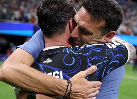 Fotbal: „Nu va mai exista cineva ca el pe teren”, Scaloni îl omagiază pe „inimitabilul” Messi