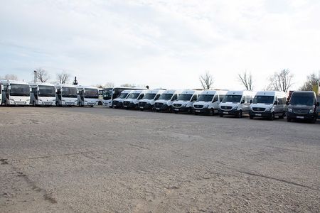 COMUNICAT DE PRESĂ: Operatorul Transcar facilitează servicii de închiriere autocare şi microbuze dar şi transport angajaţi şi copii  