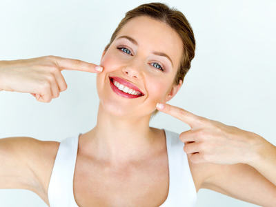 COMUNICAT DE PRESĂ: Zâmbeşte şi stârneşte admiraţie! Iată 3 trucuri naturale pentru albirea dinţilor!