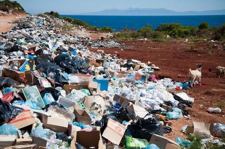 COMUNICAT DE PRESĂ: Plasticul sufocă planeta! Află două aspecte importante despre poluarea cauzată de acest material