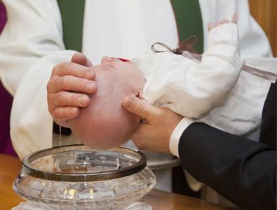 COMUNICAT DE PRESĂ: Cele mai potrivite cadouri pentru botezul unei micute