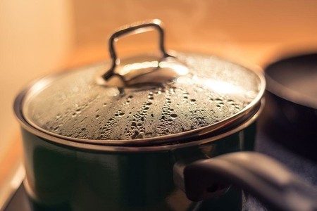 ICOMUNICAT DE PRESĂ: Instrumente de bucătărie pe care le poţi oferi în dar persoanelor pasionate de gătit