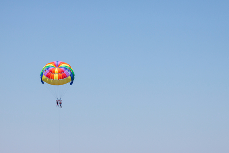 COMUNICAT DE PRESĂ: Cele mai spectaculoase locuri din România pentru sărituri cu paraşuta