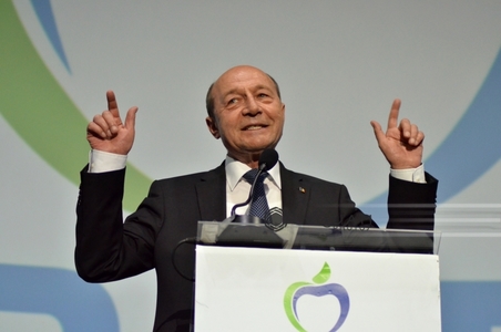 Băsescu, apel către electorat: La luptă ”băsişti” sau PDL-işti, veniţi acasă! Votaţi PMP, ca să refacem partidul care a dat de 3 ori primarul general şi de 2 ori preşedintele!
