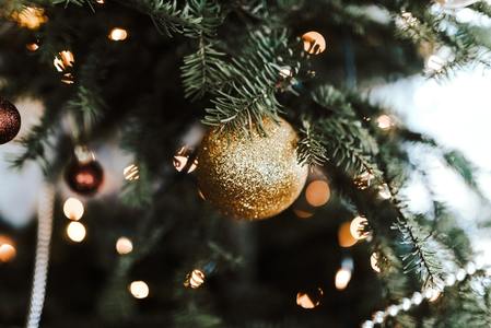 De unde şi cum au apărut ornamentele de Crăciun (P)