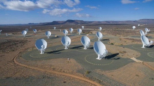 Noul telescop MeerKAT din Africa de Sud va ajuta la dezlegarea misterelor Universului