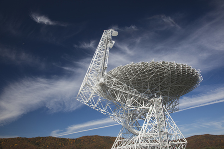 SETI a identificat noi semnale emise din galaxii îndepărtate folosind reţele neuronale