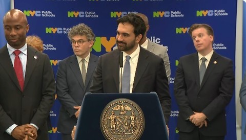 Majoritatea elevilor din New York nu mai au voie să folosească inteligenţa artificială. Primarul Zohran Mamdani impune o interdicţie de un an în acest sens