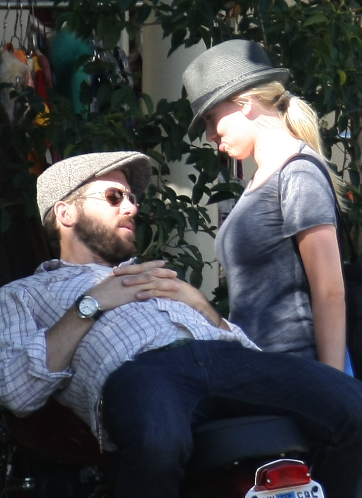 Exclusive... EXCL..Scarlett Johanson And Ryan Renolds Pre Divorce The Happier Days !