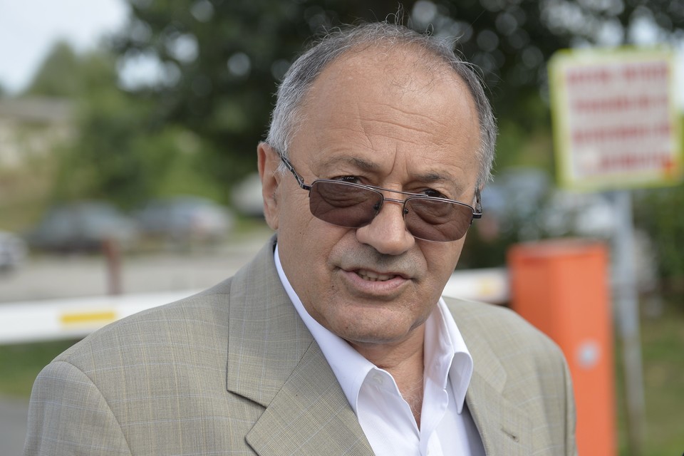 EXCLUSIV! Vila fabuloasa de 2.000.000 de euro a lui Rosca Stanescu, scoasa la licitatie! Avem imagini de pe domeniul de lux de pe malul Snagovului, pe care fostul senator l-a pierdut in favoarea bancii