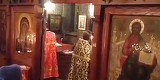 Un preot si-a speriat enoriasii! A iesit din altar si a inceput sa.... Cineva l-a filmat, iar VIDEO-ul a ajuns viral