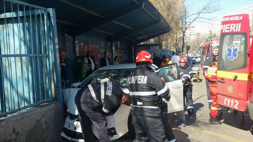 IMAGINI SOCANTE! Accident grav intr-o statie RATB din Capitala! Trei persoane au ranite
