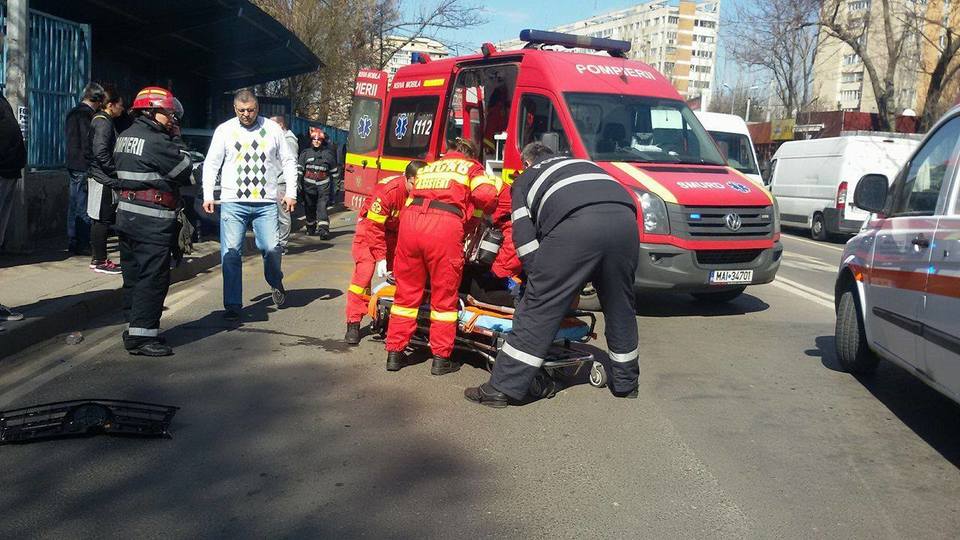 IMAGINI SOCANTE! Accident grav intr-o statie RATB din Capitala! Trei persoane au ranite