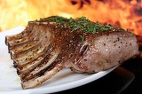 Cea mai mare GRESEALA pe care faci atunci cand pregatesti friptura la gratar! Sigur si tu o comiti!