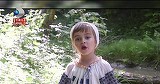 Ea este fetita de aur a muzicii populare romanesti. Abia tine microfonul in mana, dar intr-o noapte poate castiga si echivalentul unui salariu. Cine este micuta interpreta