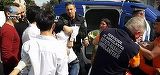 Scene socante in Bistrita! Un politist a fost atacat de doua clanuri inarmate cu sabii, topoare si o secure