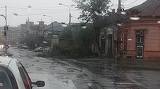 PRIMA VICTIMA a furtunii devastatoare! Un barbat de 32 de ani a murit dupa ce a fost luat de vant