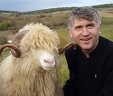 Cristian Pomohaci nu si-a pierdut simtul umorului! In plin scandal cu Biserica si-a botezat un berbec... Episcopu’