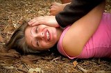 Patru barbati, suspectati ca au violat doua fete pe un camp, retinuti de politisti. Una dintre victime a cunoscut unul dintre agresori pe Facebook