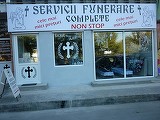 O firma de pompe funebre dintr-un oras din Romania, anunt macabru: "Doi plus unul gratis"