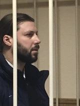 Un preot pedofil a fost condamnat la 14 ani de exil in lagar, dupa ce a violat o tabara intreaga cu copii. Detalii terifiante