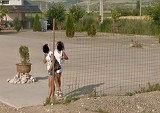 Doua prostituate din Alba Iulia, surprinse "la treaba" de camerele Google Street View! Pe imagini se vede exact momentul in care intra-n actiune