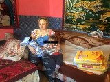 Mame la doar 12 ani, in Iasi. Ionela are 2 copii, iar tatal copiilor n-a implinit nici el 18 ani: "La noi se obisnuieste sa..."