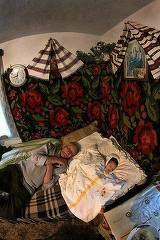 O fotografie facuta intr-o casa batraneasca de la tara a smuls sute de lacrimi. Povestea ei te lasa fara cuvinte