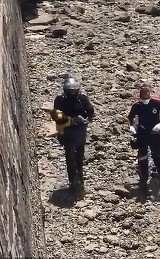 Si-a aruncat bebelusul de pe pod! A urmat un miracol
