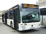 Un tatic se pregatea sa urce cu bebelusul lui intr-un RATB. Ce-a putut sa faca soferul autobuzului?