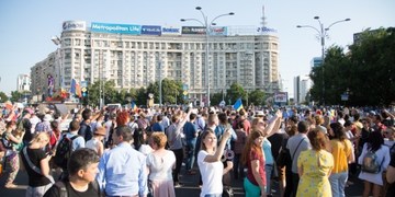 Reactia protestatarilor din Piata Victoriei la decizia de condamnare a lui Dragnea