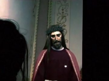 O statuie cu Iisus si-a miscat ochii, in timp ce cativa crestini se rugau la ea! Momentul tulburator surprins pe camera video
