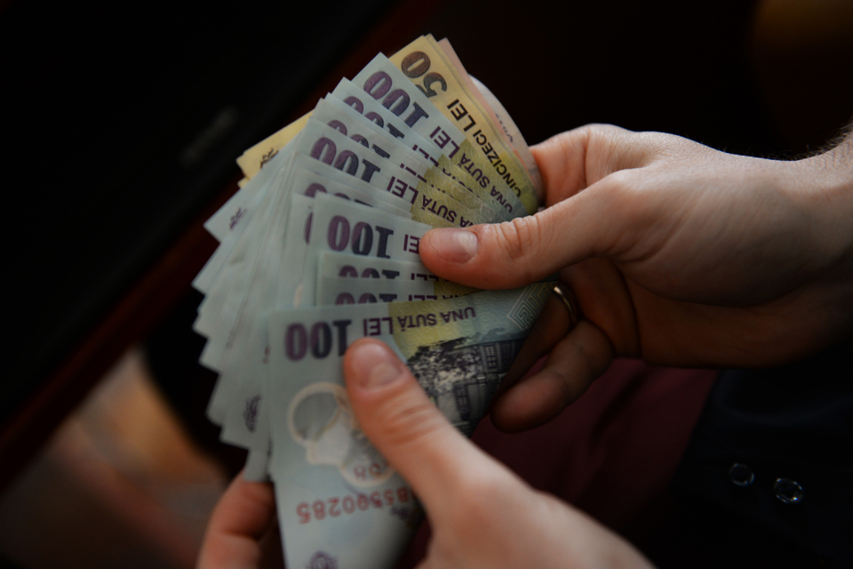 Elevii si studentii vor primi cel putin 720 de lei! Iata conditiile